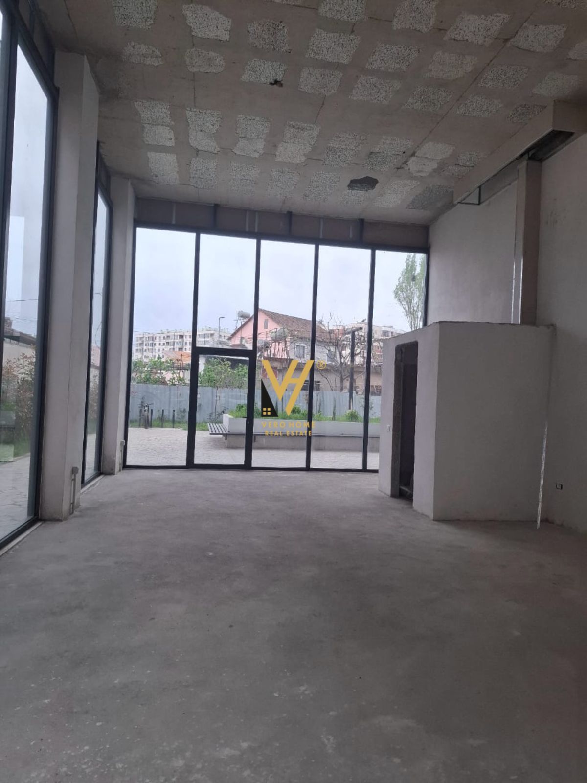 DYQAN 74 M2 NE YZBERISHT 410.000 EURO