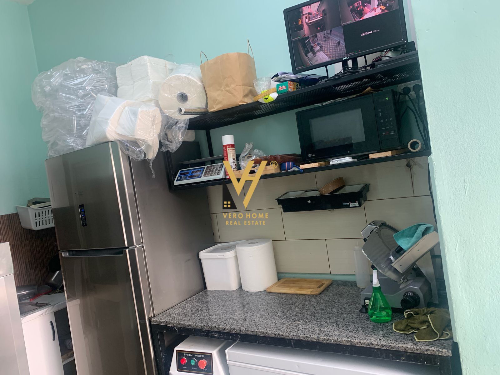 BIZNES PIZZERI NE QENDER 14.000 EURO