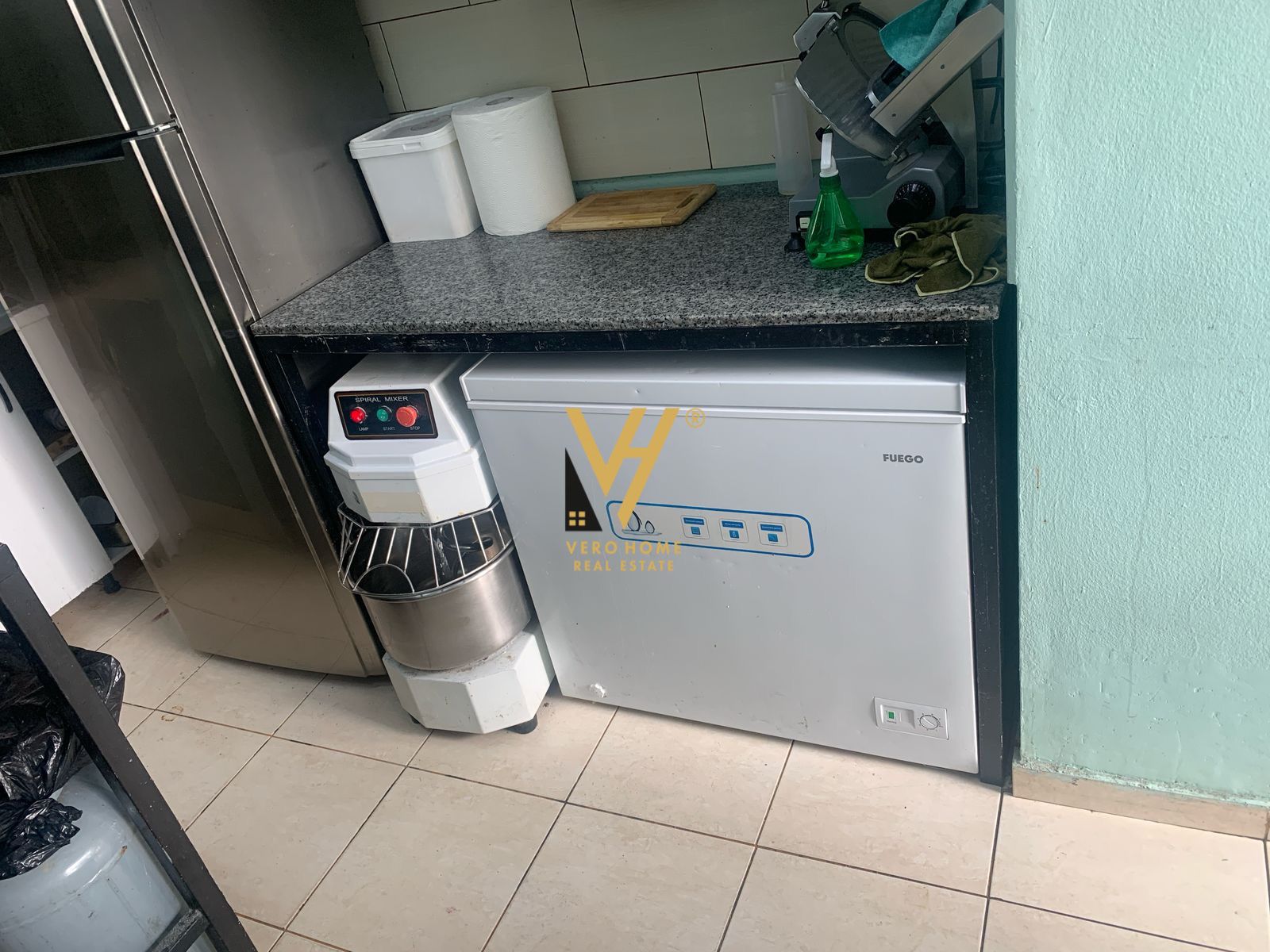 BIZNES PIZZERI NE QENDER 14.000 EURO