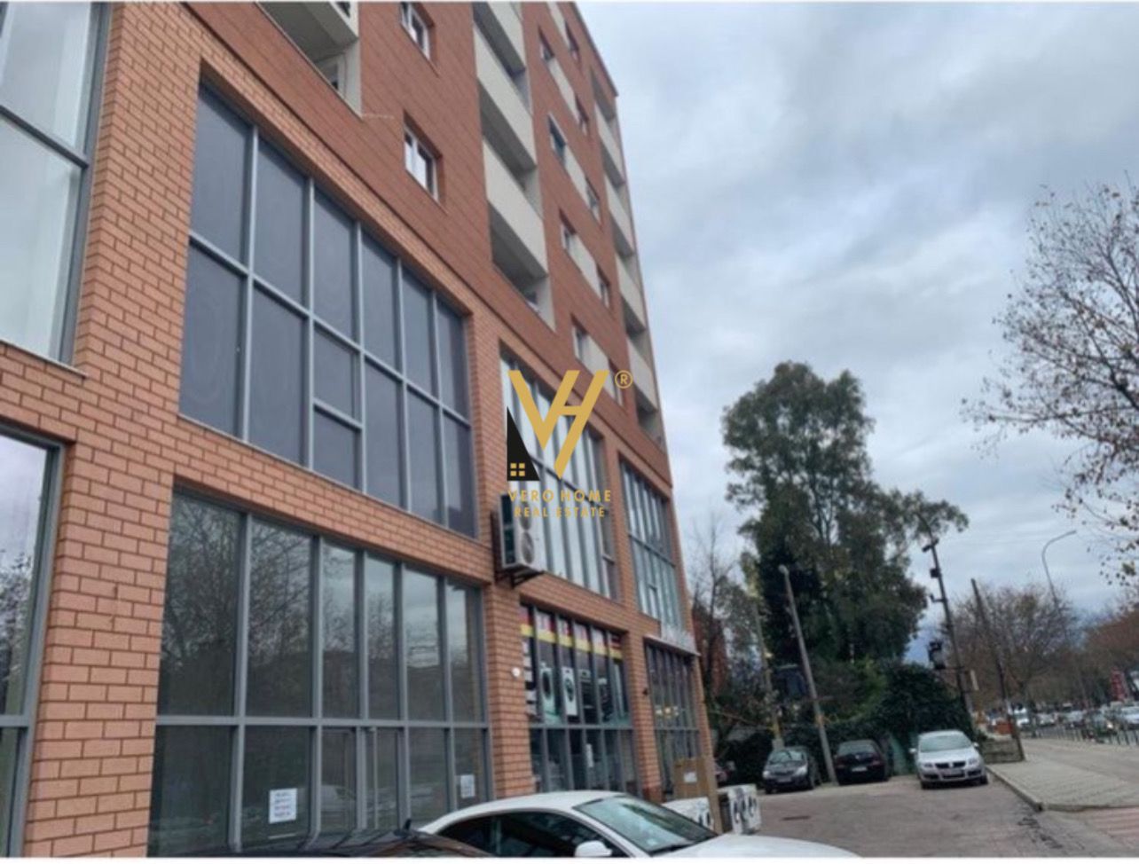 AMBIENT 216 M2 ME QERA NE MISTO MAME 800 EURO