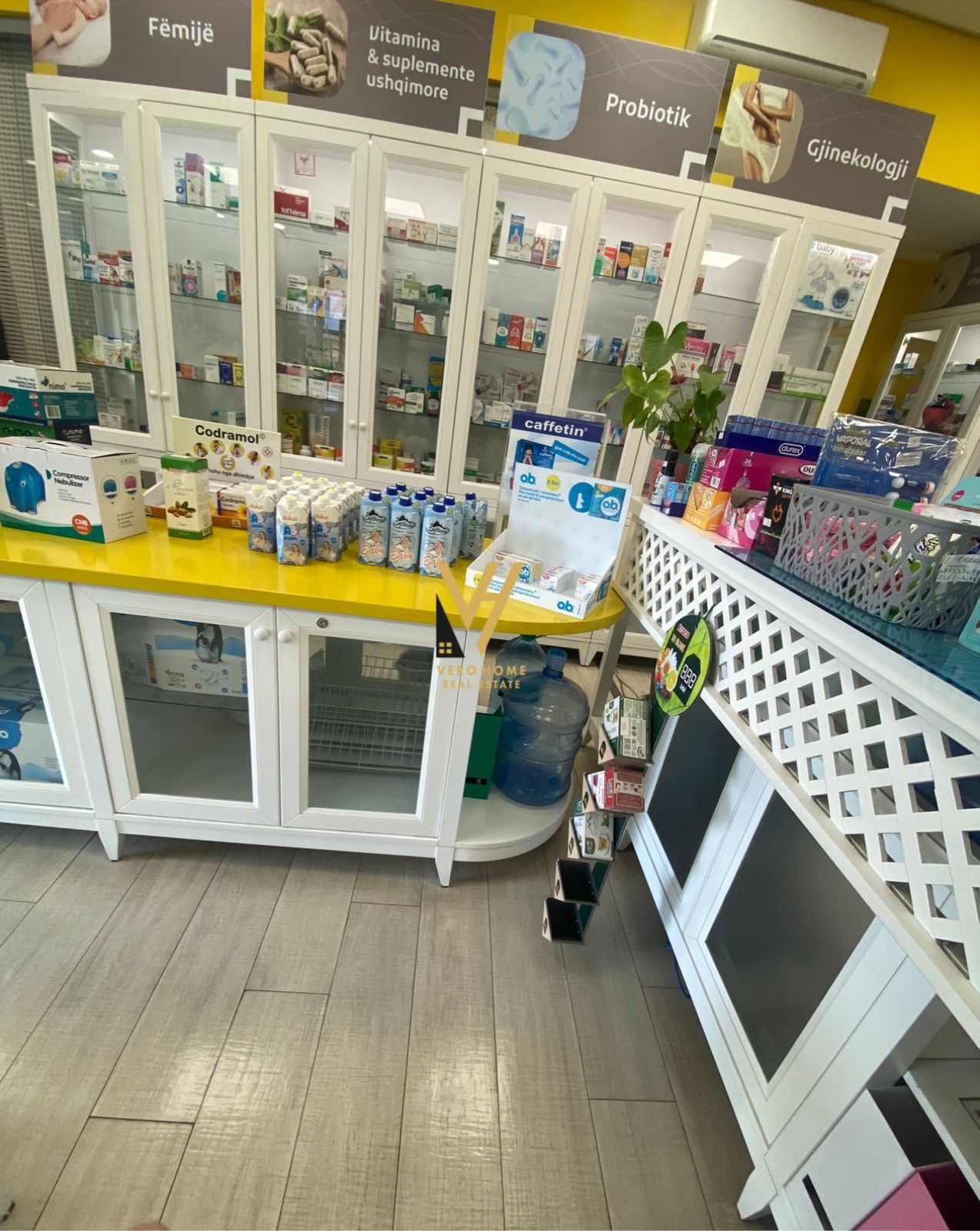 FARMACI 89M2 ME QERA TE KOMUNA E PARISIT 800 EURO