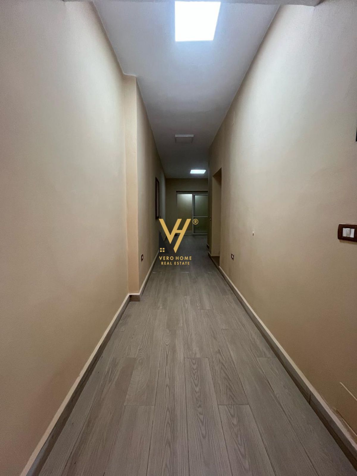 AMBIENT 54M2 ME QERA NE VASIL SHANTO 550 EURO