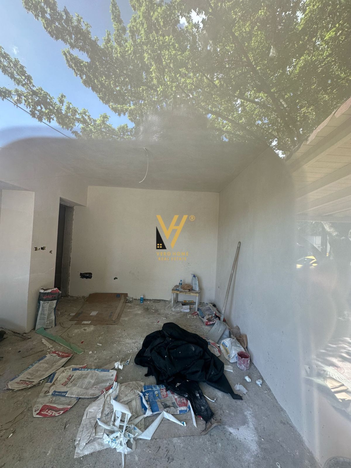 DYQAN 55M2 ME QERA NE SHKOZE 700 EURO