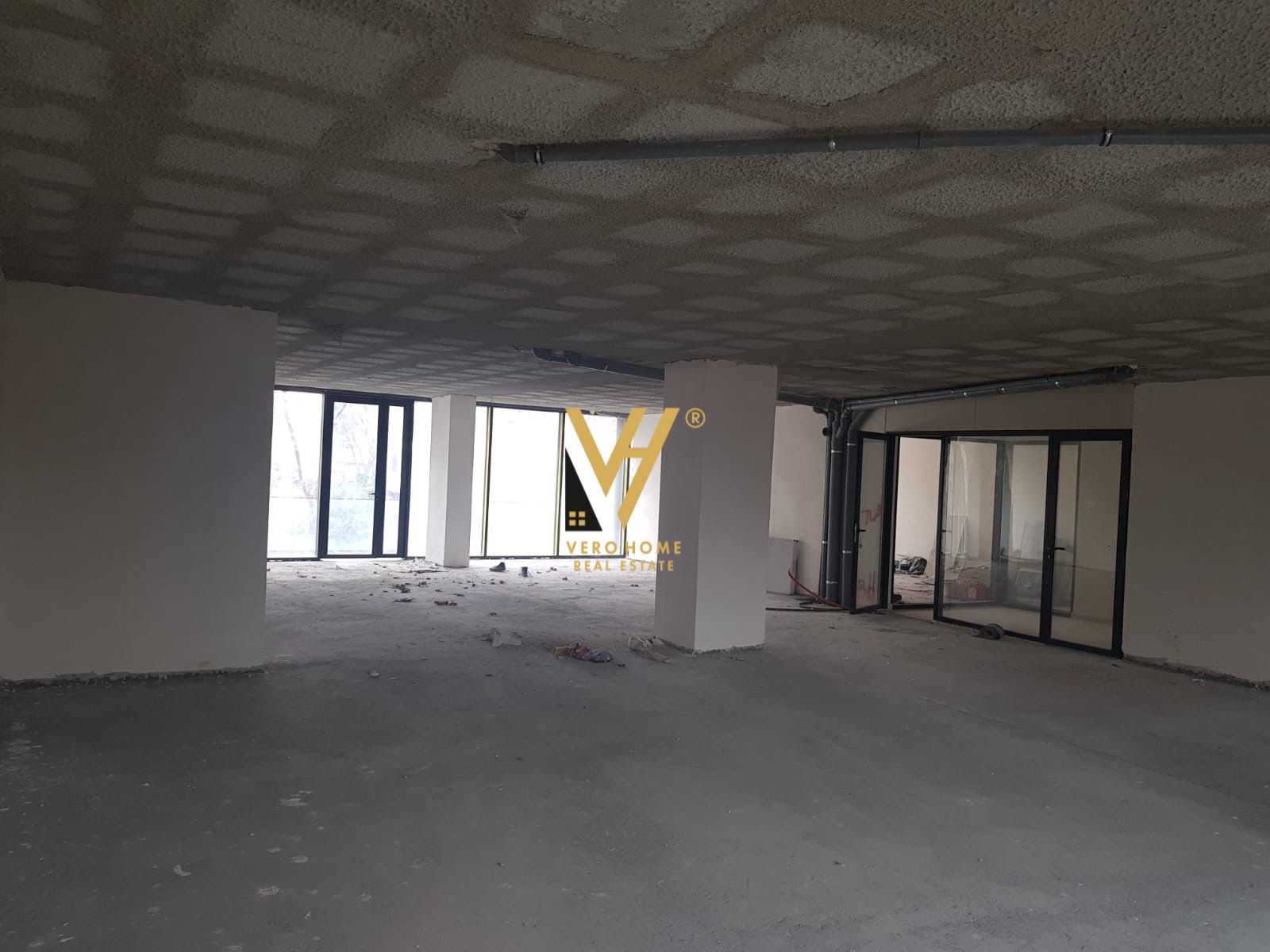 AMBIENT 200M2 ME QERA NE KINOSTUDIO 1.500 EURO