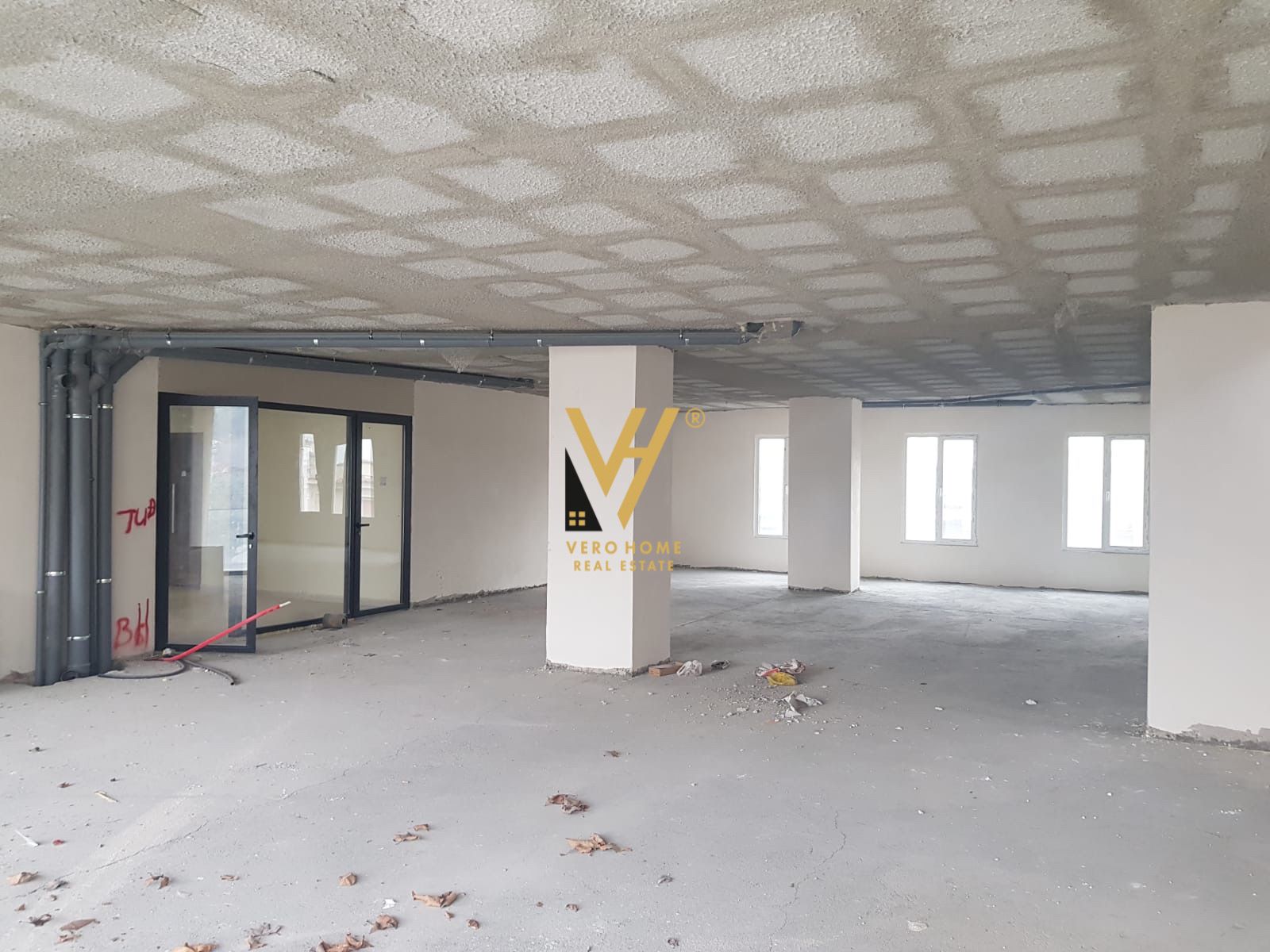 AMBIENT 200M2 ME QERA NE KINOSTUDIO 1.500 EURO