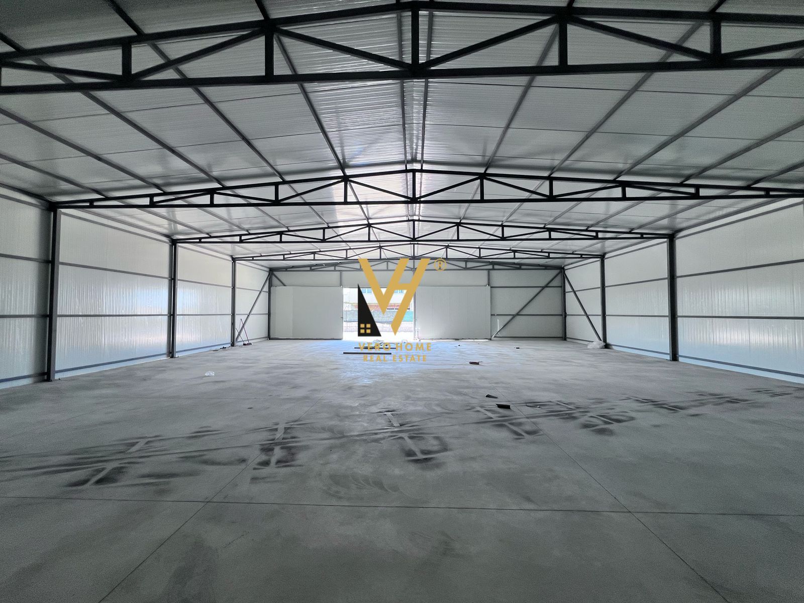 KAPANON ME QERA 320M2 NE ZALLHERR 1.500 EURO