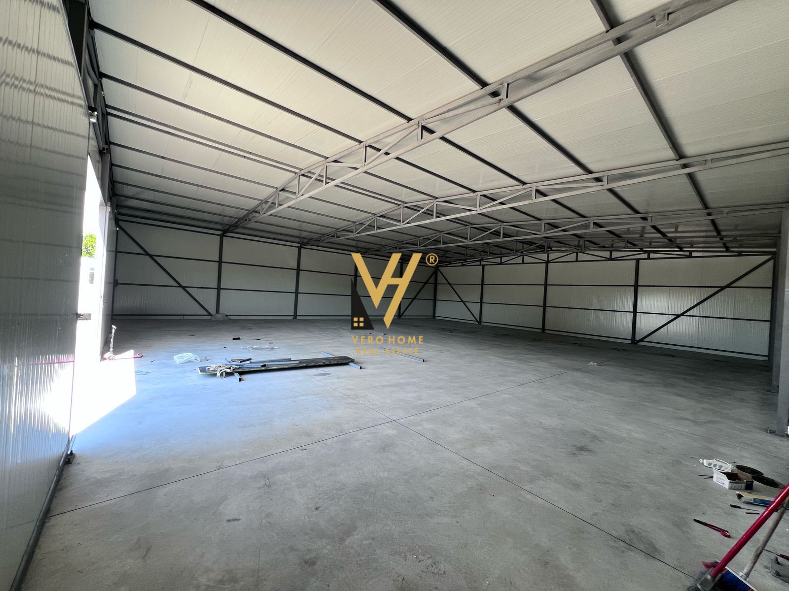 KAPANON ME QERA 320M2 NE ZALLHERR 1.500 EURO