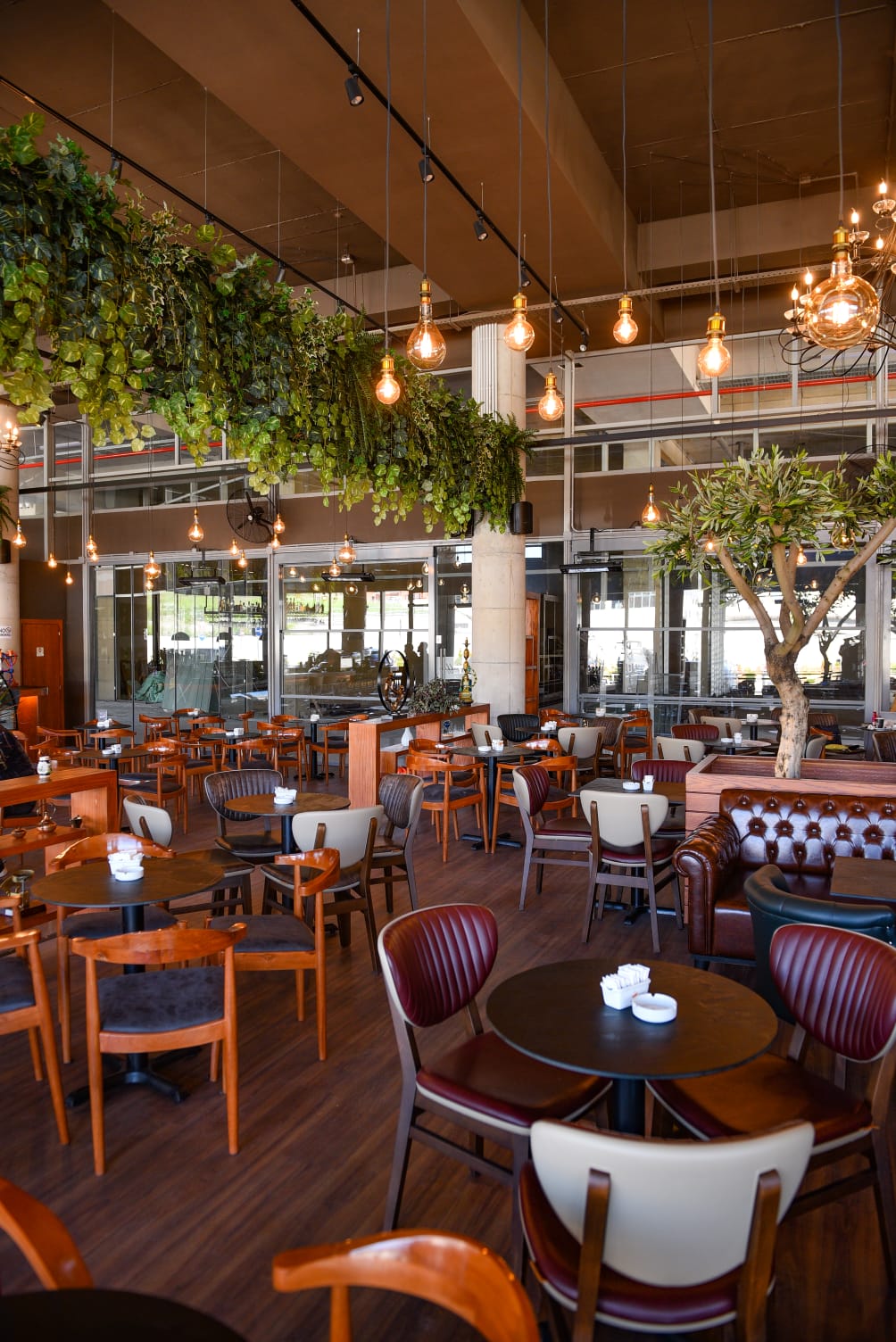 urban kafe kerkon kamarier/e banakier/e