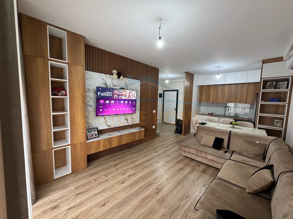 Jepet me Qera 2+1 Golden Park 550Euro