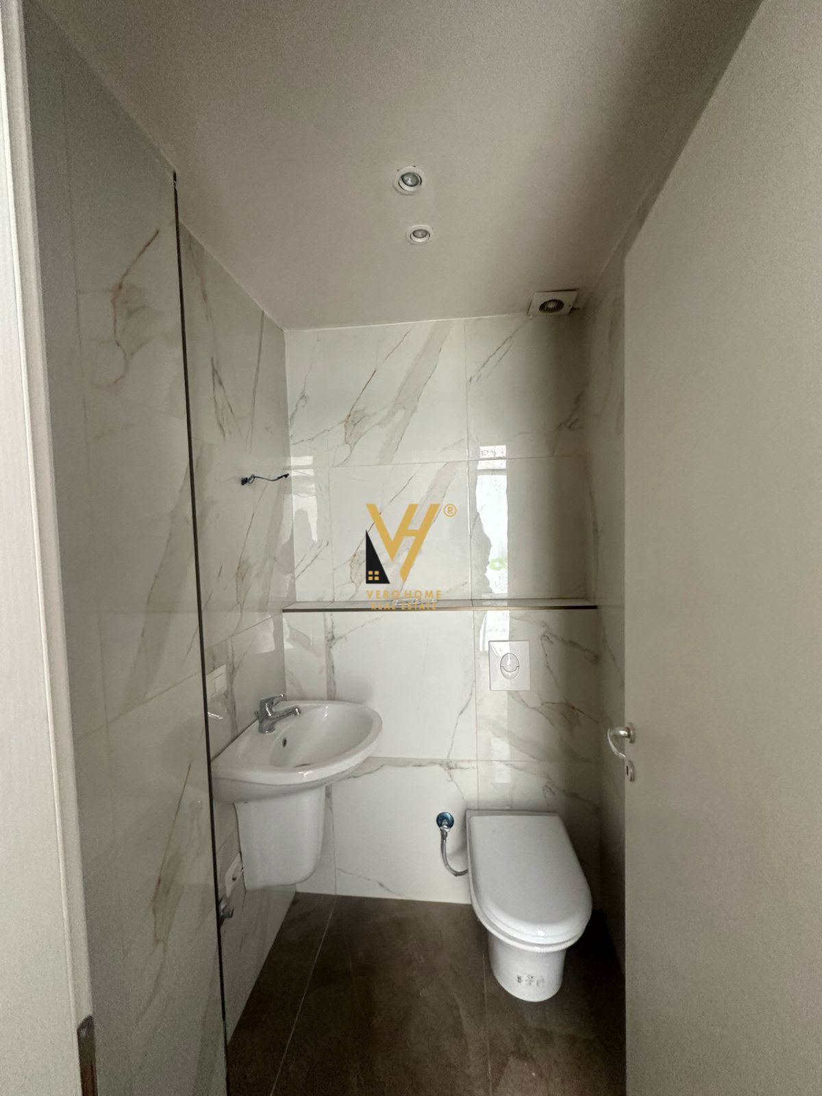 DYQAN TE RRUGA FROSINA PLAKU 100.000 LEKE