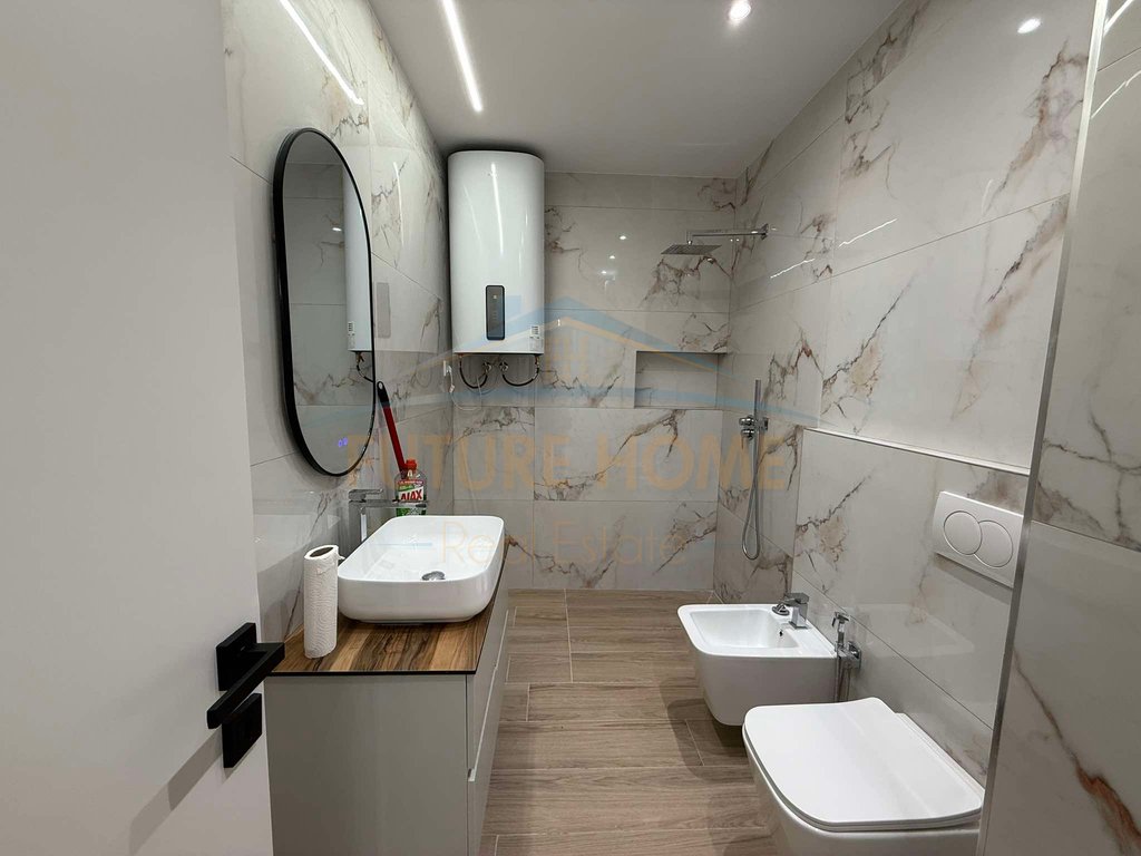 Shitet Apartament 2+1+Depo, Myslym Shyri 265,000 €