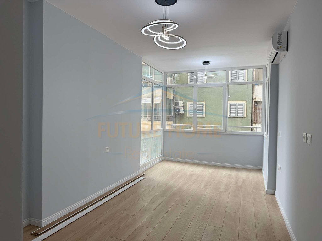 Shitet Apartament 2+1+Depo, Myslym Shyri 265,000 €