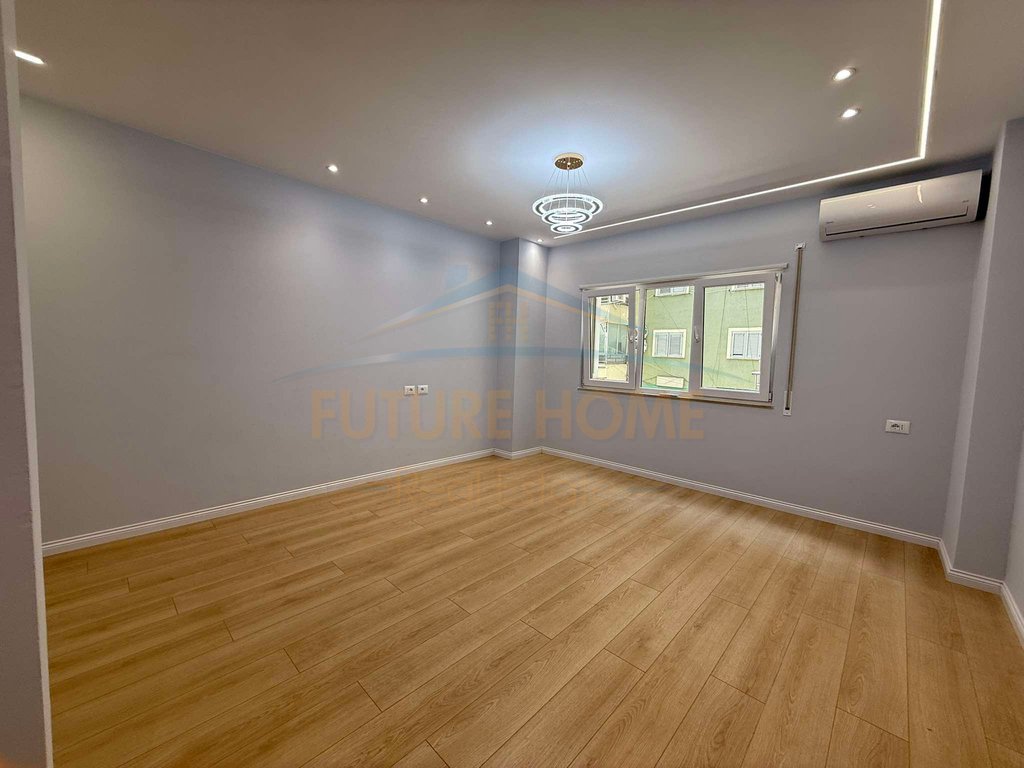 Shitet Apartament 2+1+Depo, Myslym Shyri 265,000 €