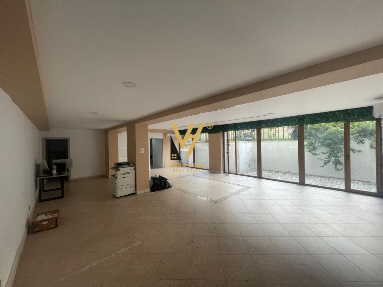 AMBIENT 160M2 ME QERA TE PAZARI RI 2.000 EURO