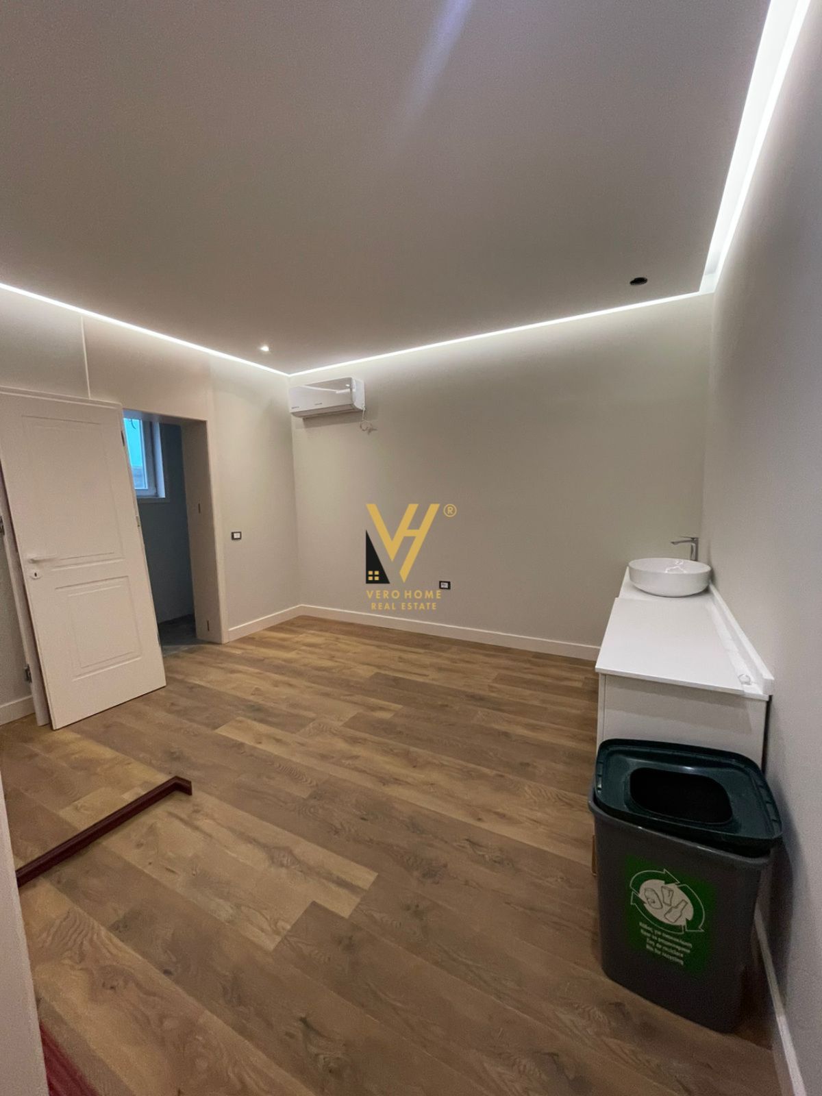 DYQAN 70 M2 ME QERA TE KOMUNA E PARISIT 1.200 EURO