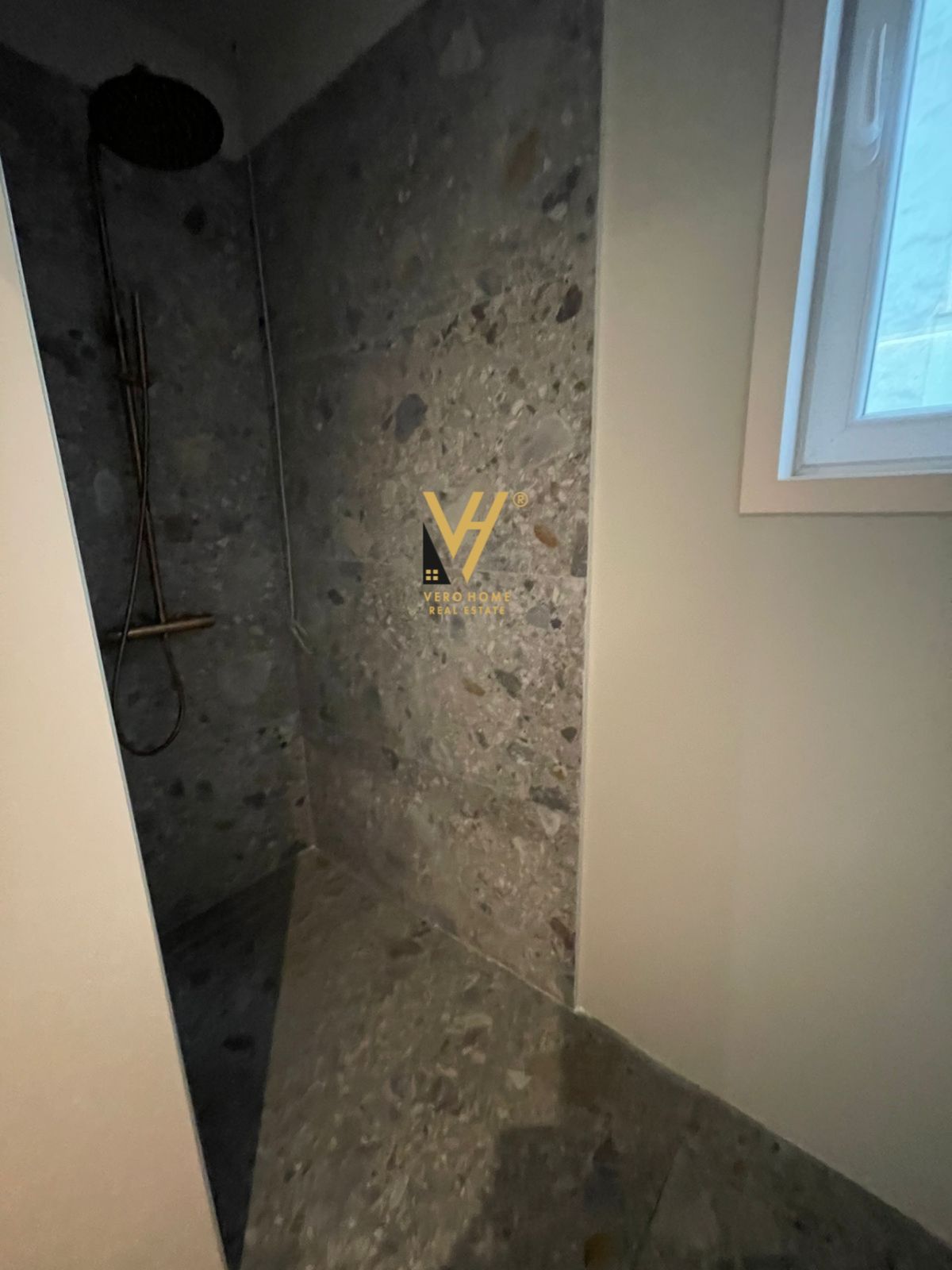 DYQAN 70 M2 ME QERA TE KOMUNA E PARISIT 1.200 EURO