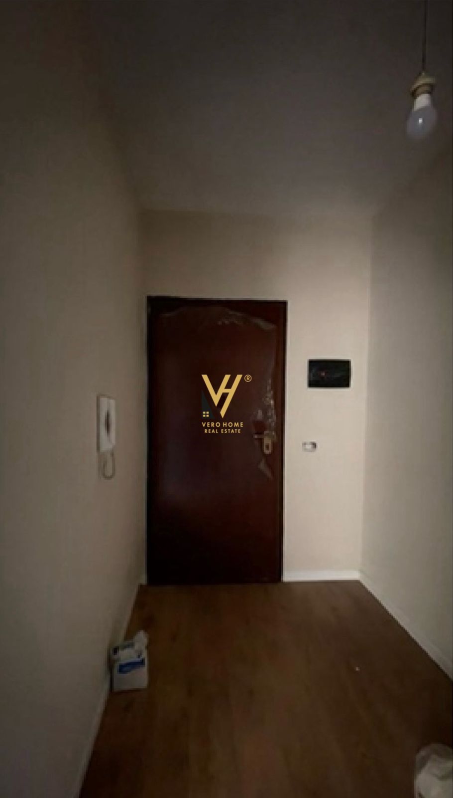 ZYRE 80 M2 ME QERA NE QENDER 800 EURO