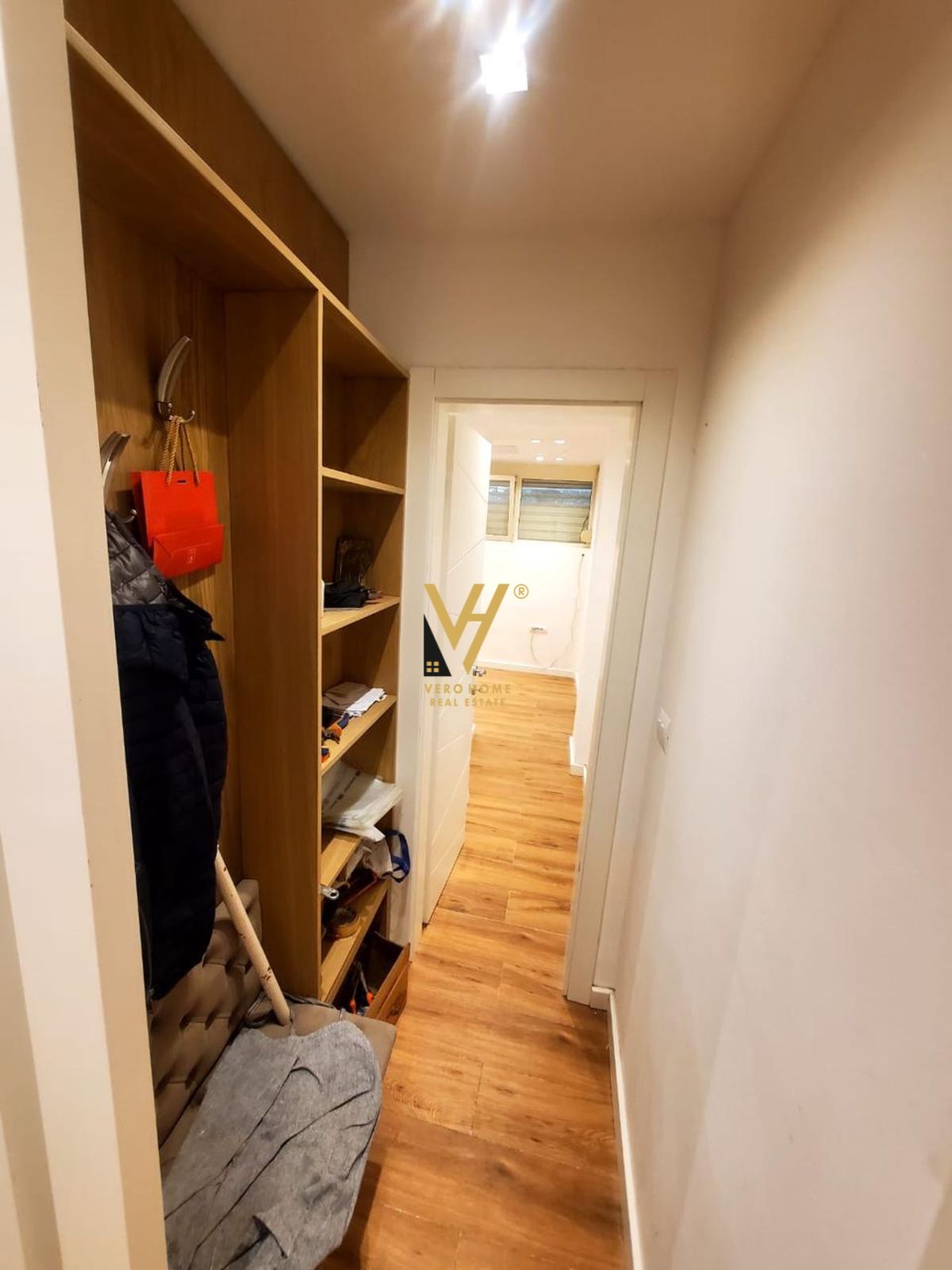 ZYRE 75 M2 ME QERA TE MEDRESEJA 600 EURO