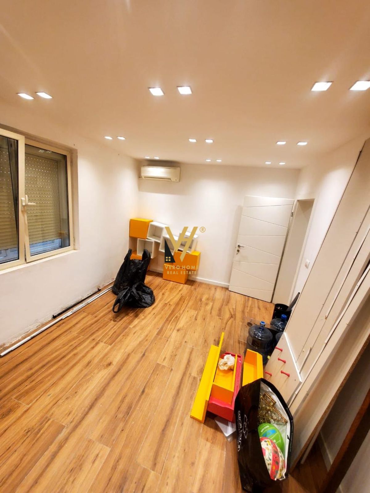 ZYRE 75 M2 ME QERA TE MEDRESEJA 600 EURO