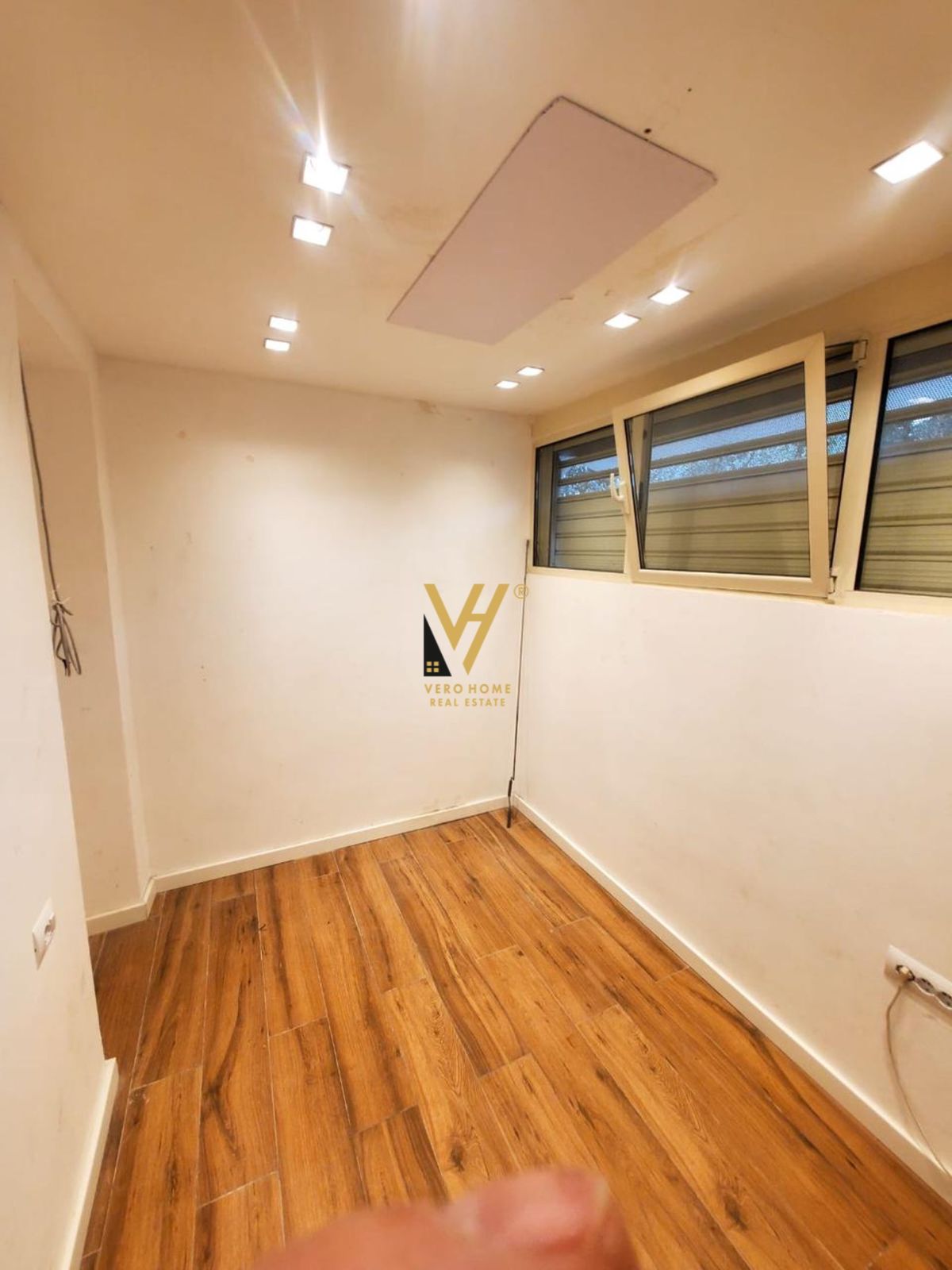 ZYRE 75 M2 ME QERA TE MEDRESEJA 600 EURO