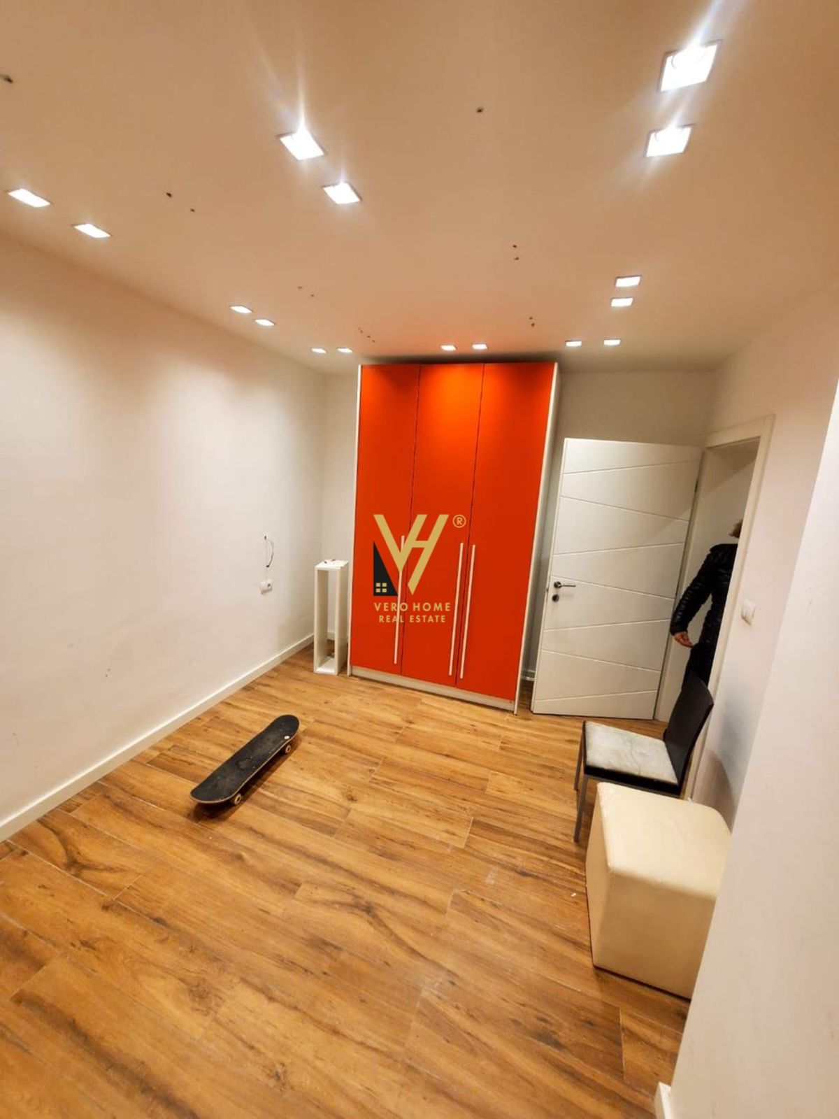 ZYRE 75 M2 ME QERA TE MEDRESEJA 600 EURO