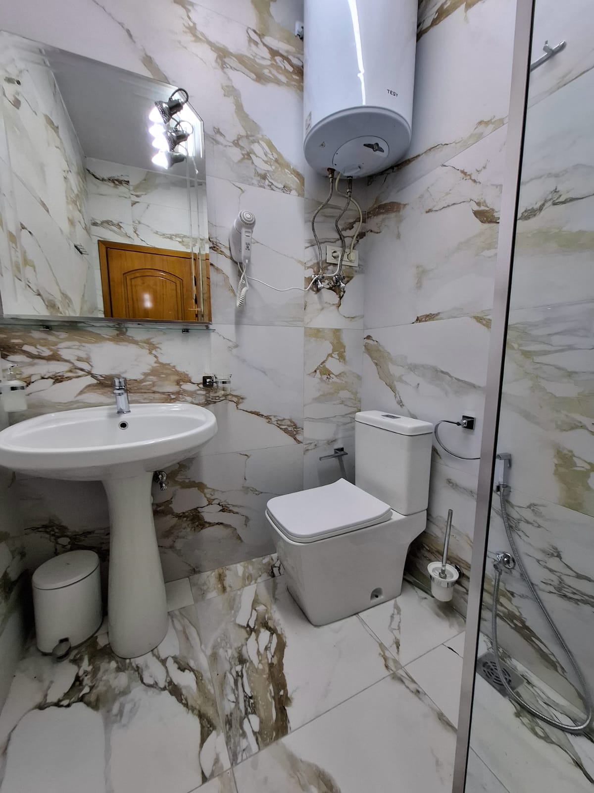 Jepet me qira apartament 1+1 Komuna e Parisit