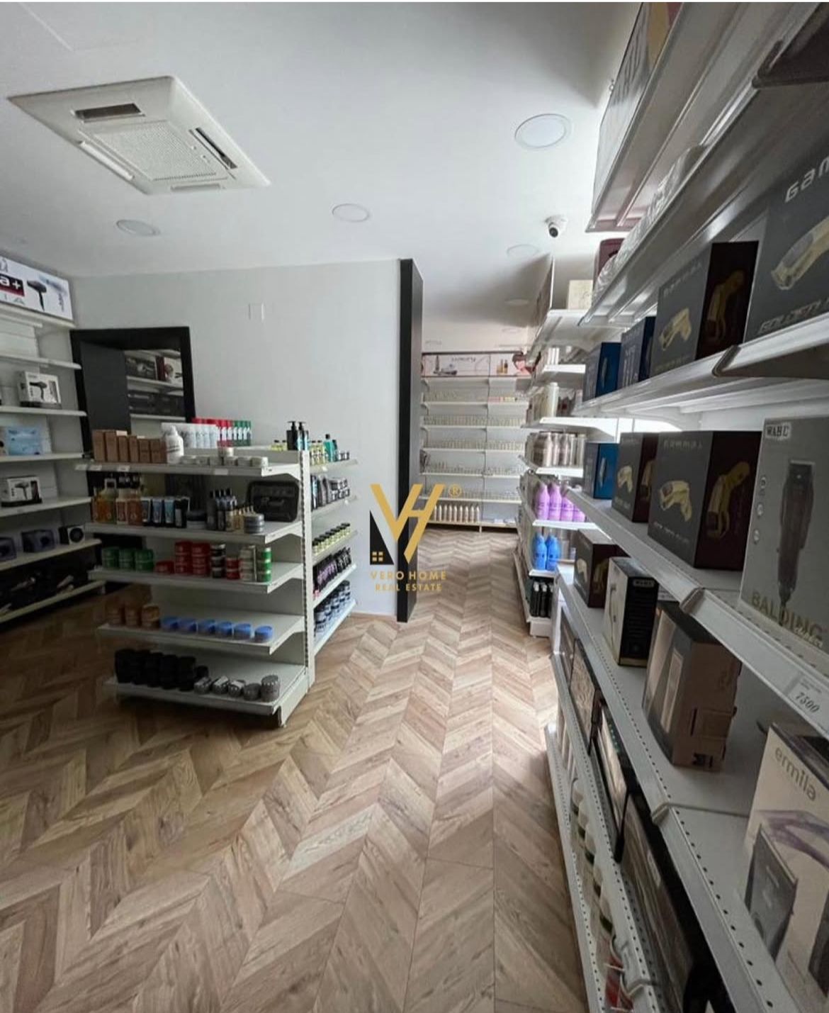 AMBIENT 100 M2 ME QERA TE BLLOKU 2.200 EURO