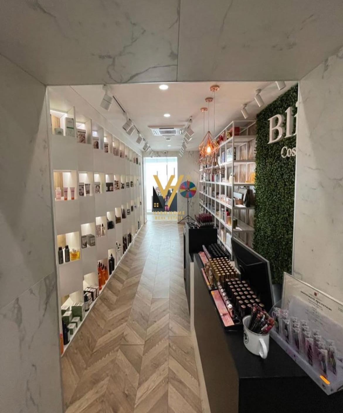 AMBIENT 100 M2 ME QERA TE BLLOKU 2.200 EURO