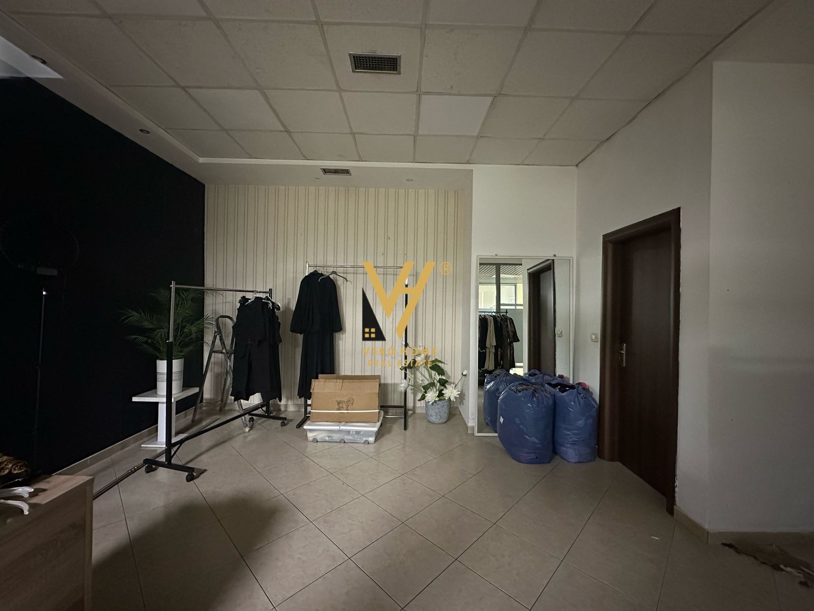 ZYRE 28 M2 ME QERA TE RRUGA E KAVAJES 35.000 LEKE