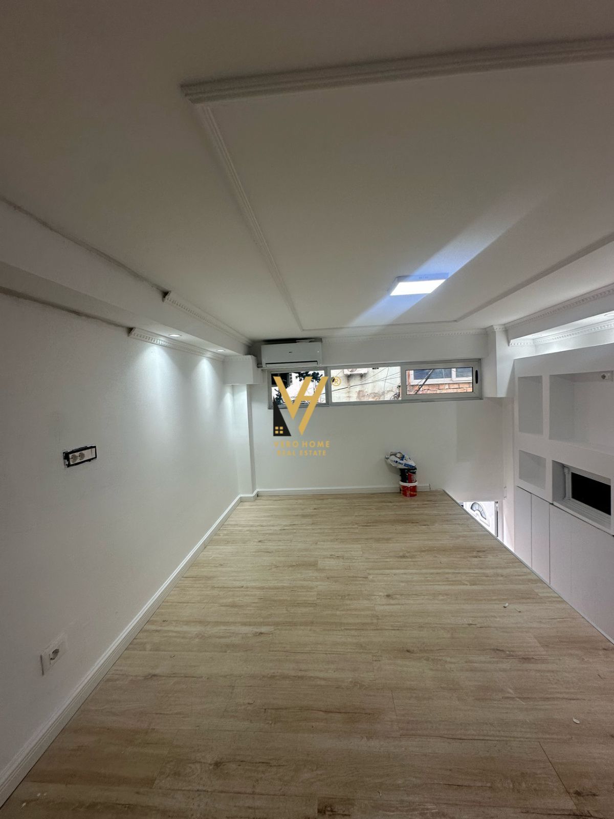 AMBIENT 40M2 ME QERA NE BLLOK 900 EURO