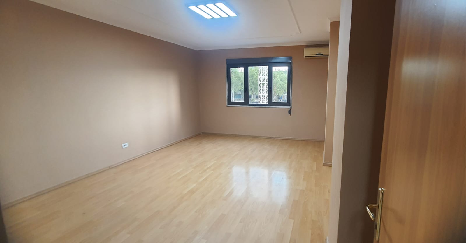 Ambient biznesi me Qira 3+1 ne Qender !!!