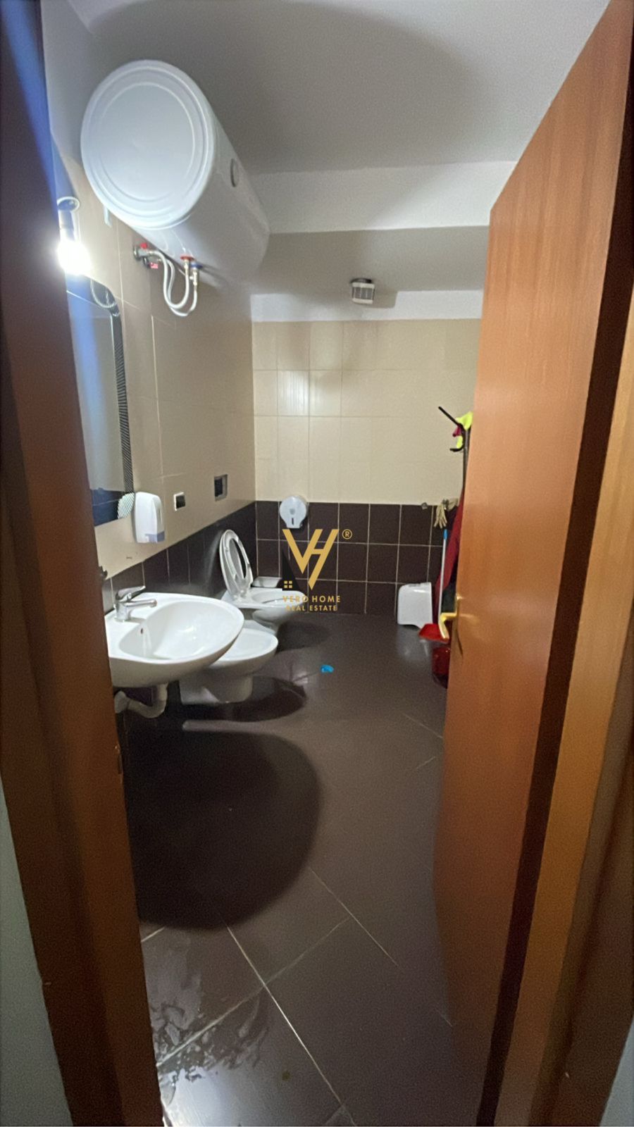 ZYRE 300M2 ME QERA TE SELVIA 2.700 EURO