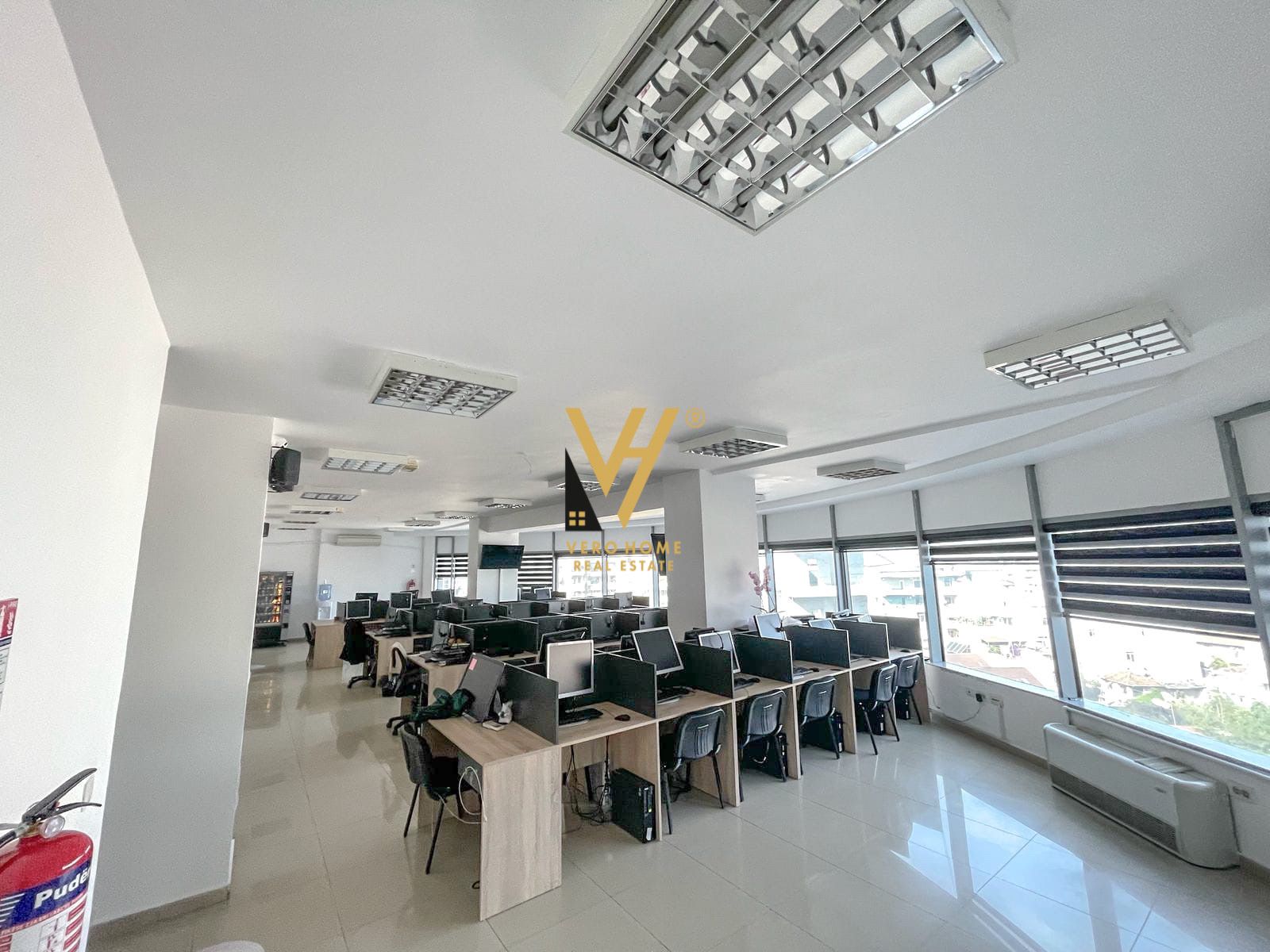 ZYRE 300M2 ME QERA TE SELVIA 2.700 EURO