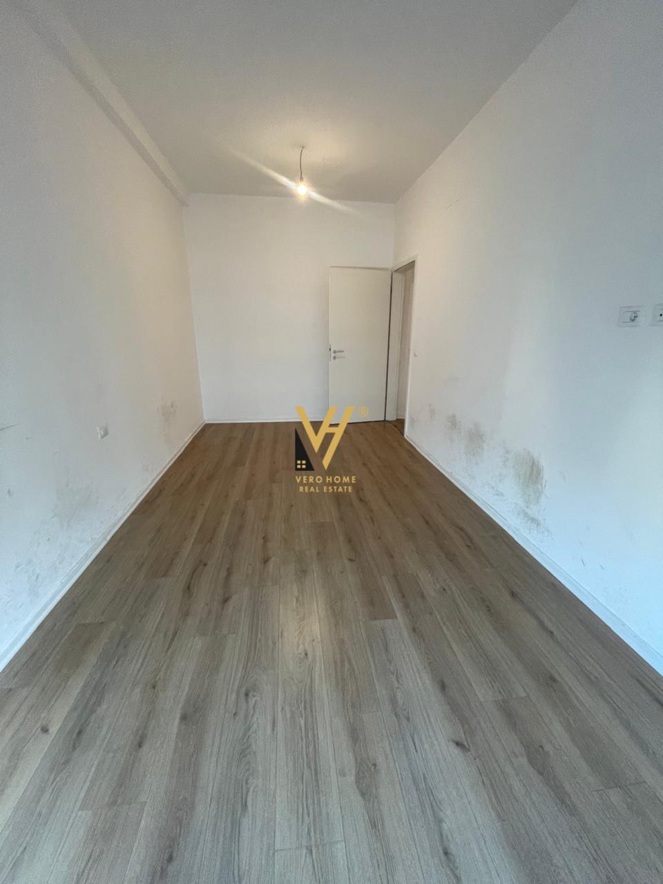 ZYRE 115M2 ME QERA TE 21 DHJETORI 600 EURO