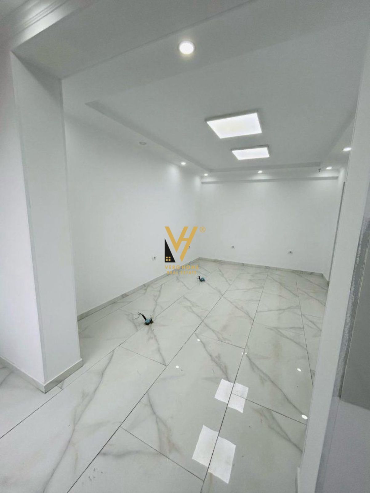 AMBIENT 48M2 ME QERA TE FARMACIA 10 1.100 EURO