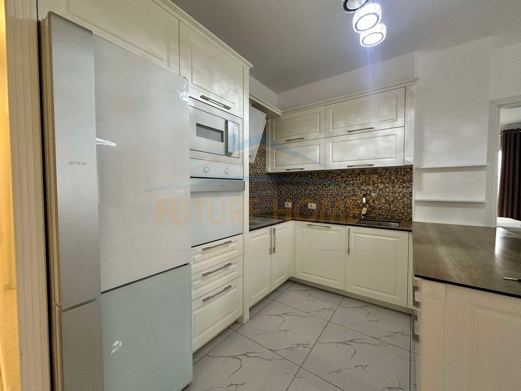 Shitet Apart 2+1+Post Parkimi, Zogu i Zi 248,000 €