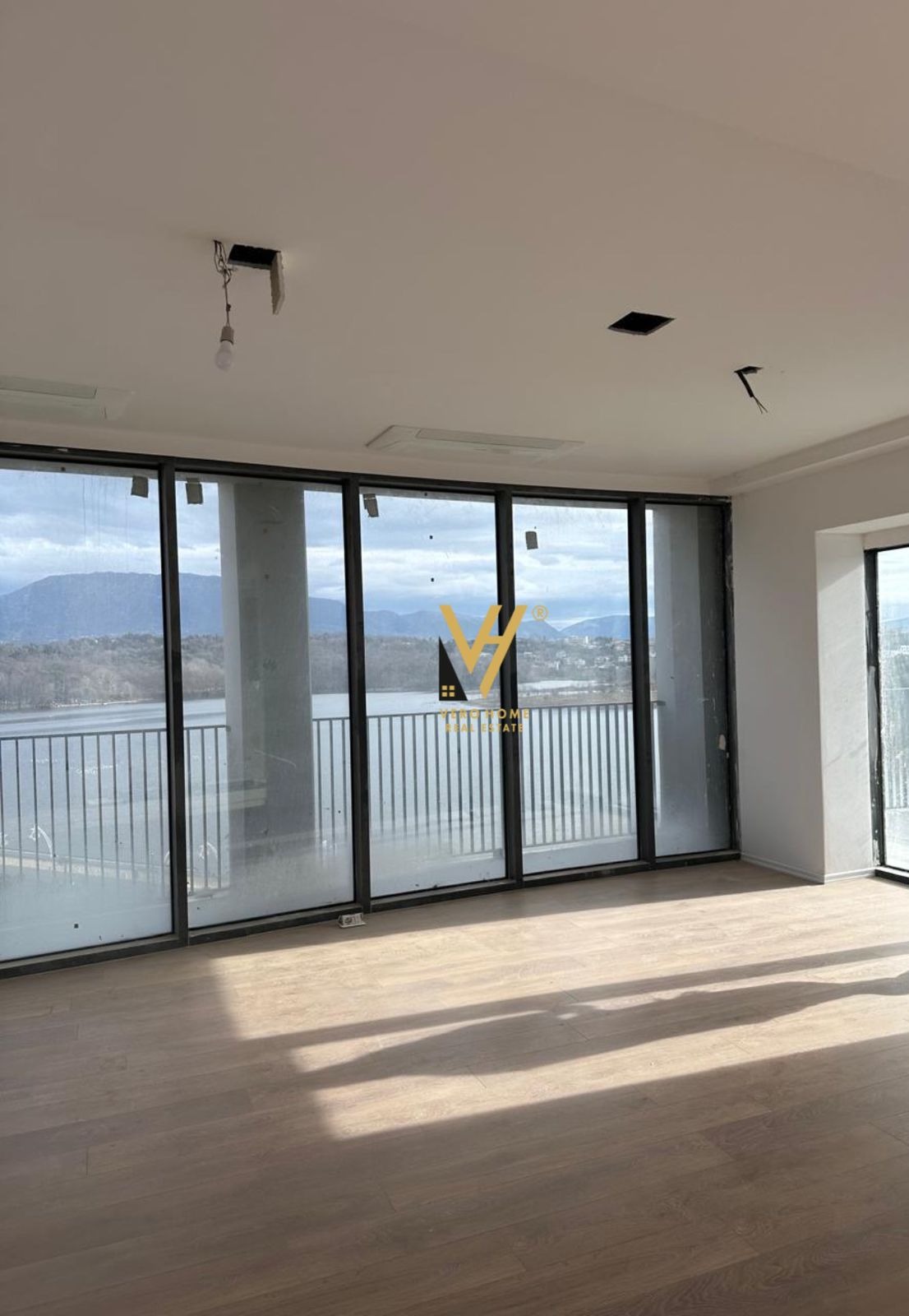 ZYRE 200 M2 ME QERA TE LAKE VIEW 2.500 EURO