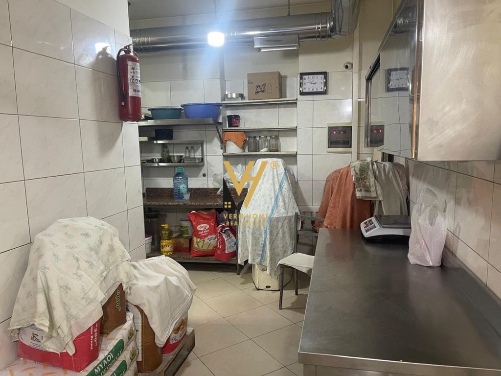 DYQAN 53M2 ME QERA TEK HARRY FULTZ 1.800 EURO