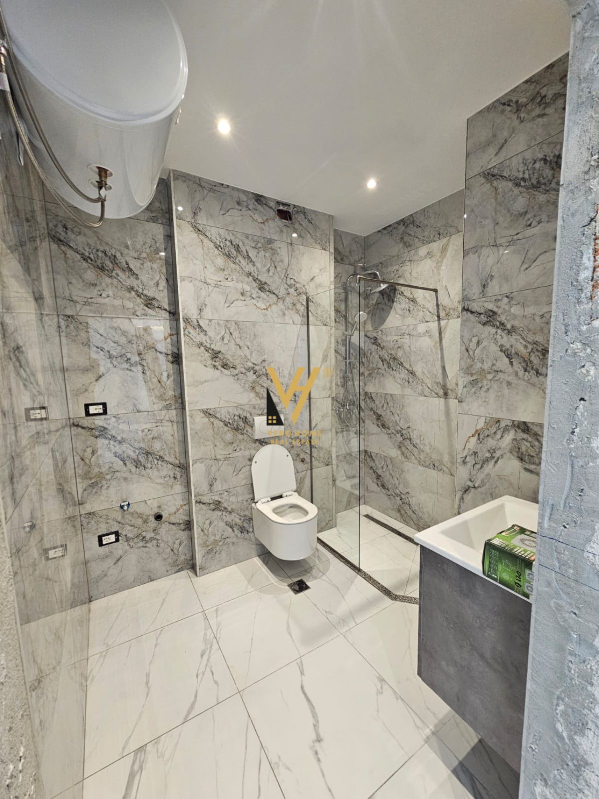 ZYRE 120 M2 ME QERA TE ZOGU I ZI 1.400 EURO