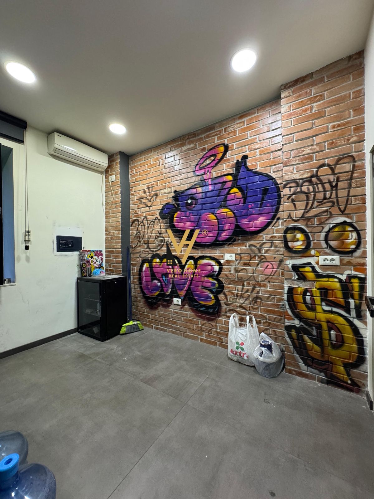 AMBIENT 100M2 ME QERA TE BLLOKU 2.200 EURO