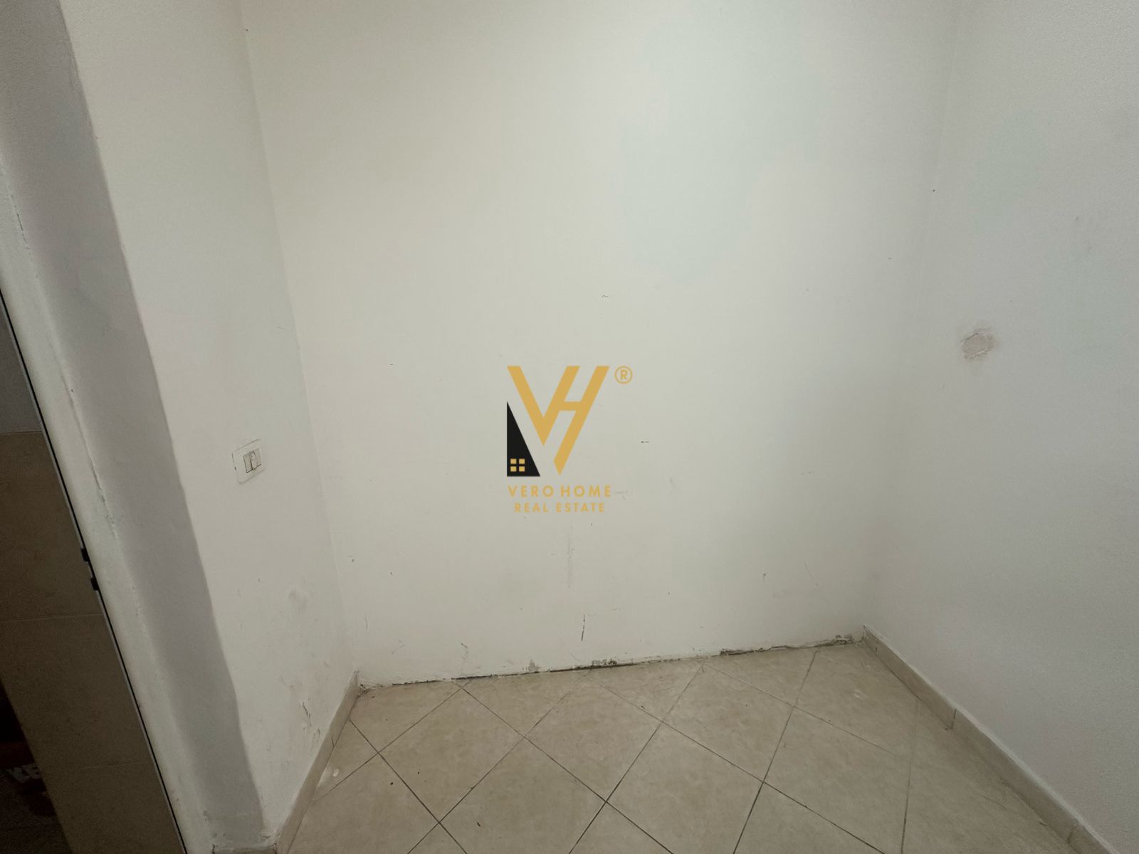 DYQAN 25M2 TE ISH TREGU ELEKTRIK 300 EURO