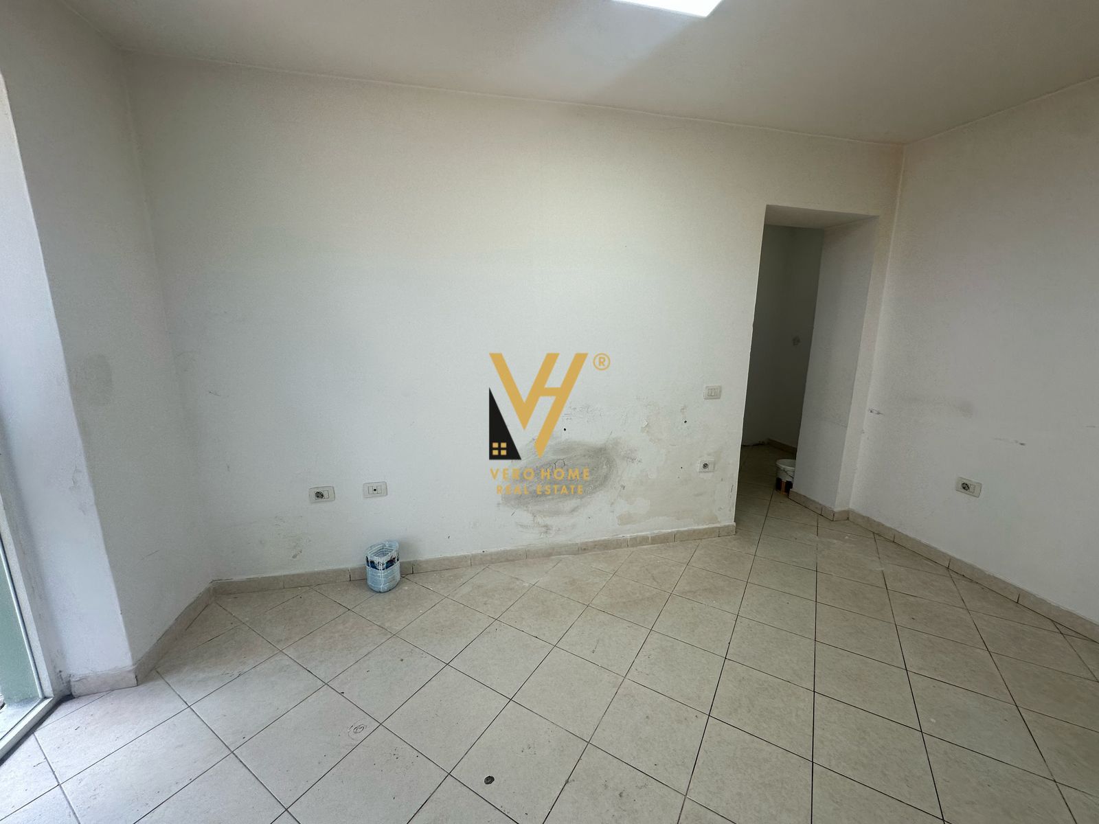 DYQAN 25M2 TE ISH TREGU ELEKTRIK 300 EURO