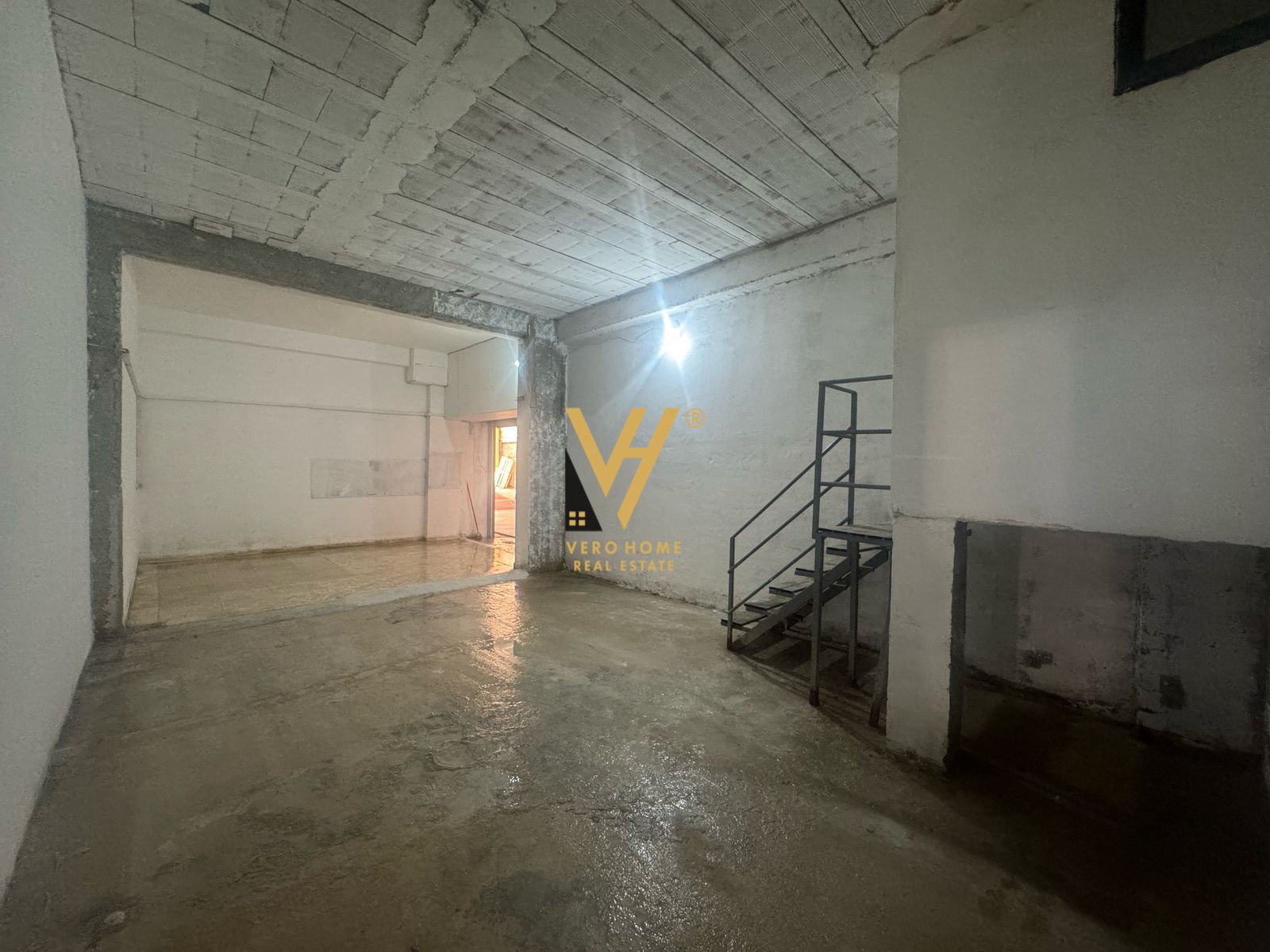 GARAZH 60M2 ME QERA TE KOPSHTI ZOOLOGJIK 300 EURO