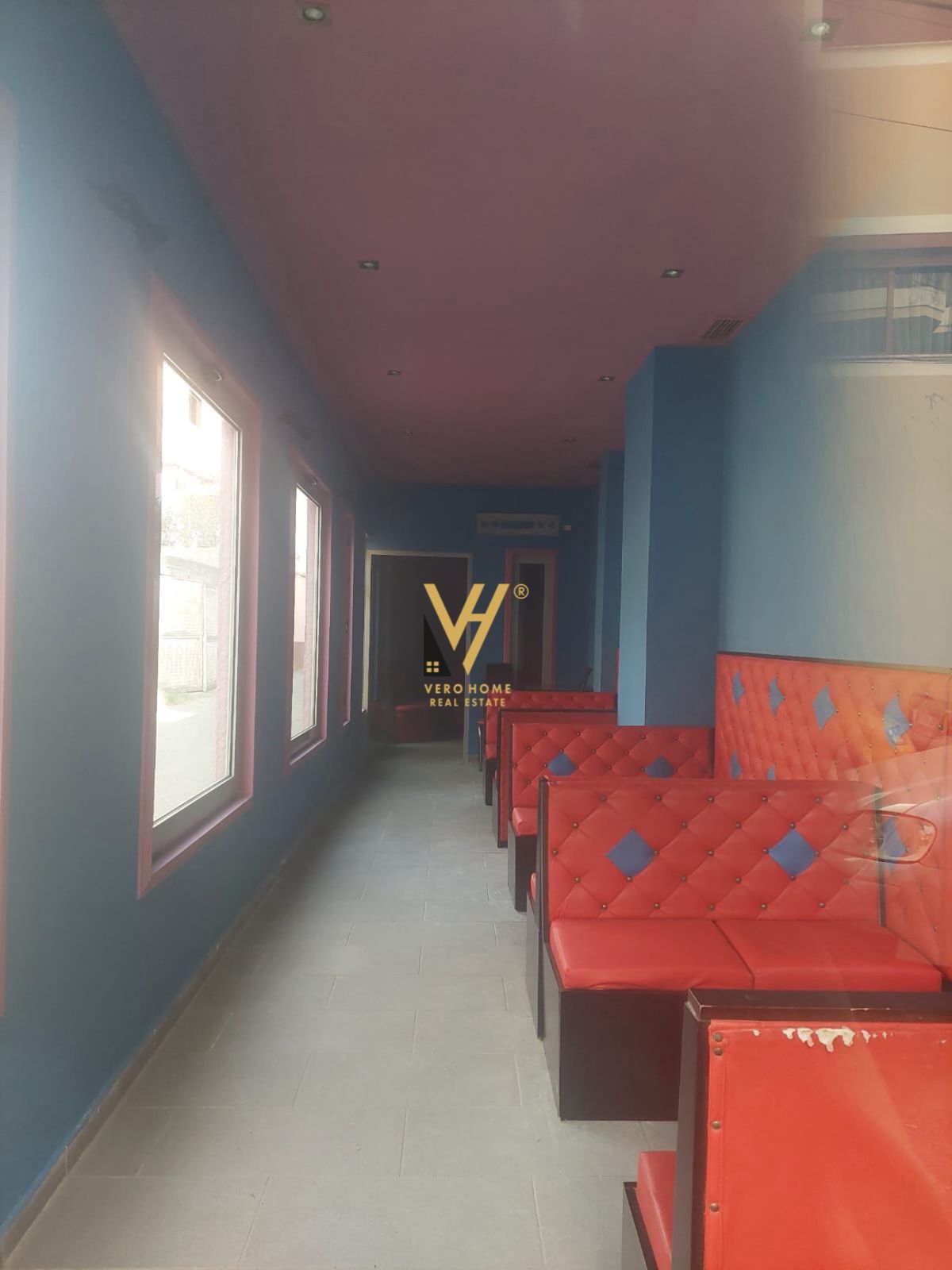 LOKAL 204 M2 ME QERA TE MEDRESEJA 1.500 EURO