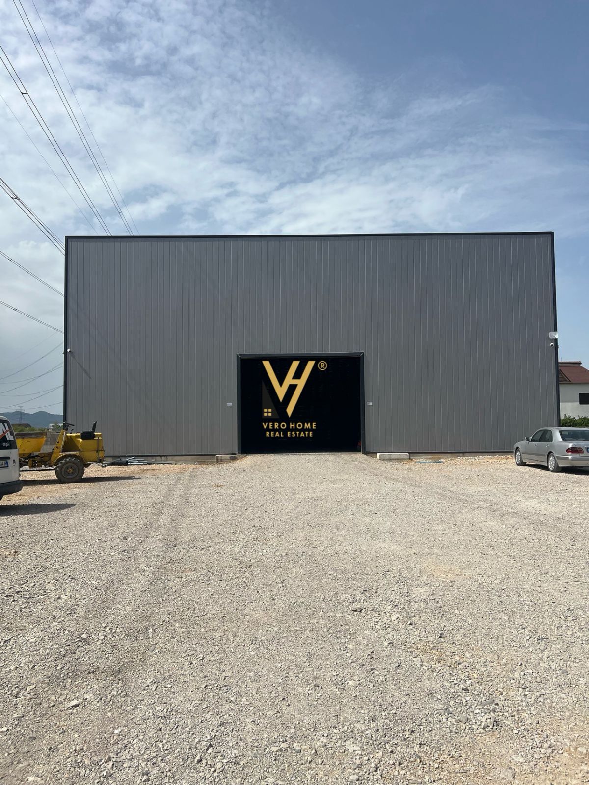 MAGAZINE 600M2 ME QERA NE VALIAS, KAMEZ 2.000 EURO