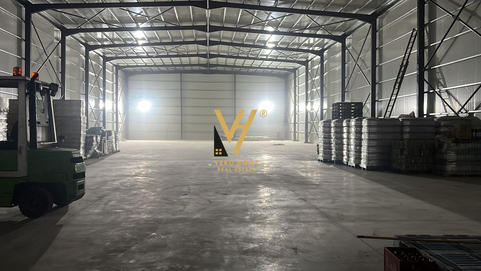 MAGAZINE 600M2 ME QERA NE VALIAS, KAMEZ 2.000 EURO