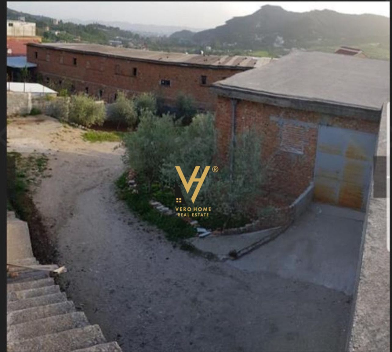 MAGAZINE ME QERA 600 M2 NE TUFINE 1.200 EURO