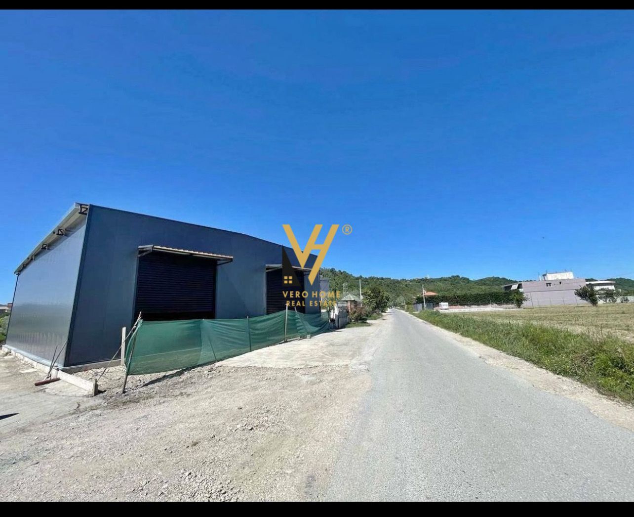 JEPET MAGAZINE 350M2 ME QERA NE BERXULLE 1.500 EUR