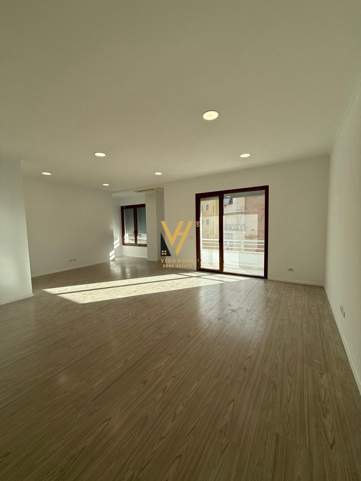 ZYRE 180 M2 QERA TE DELIJORGJI 250.000 LEKE