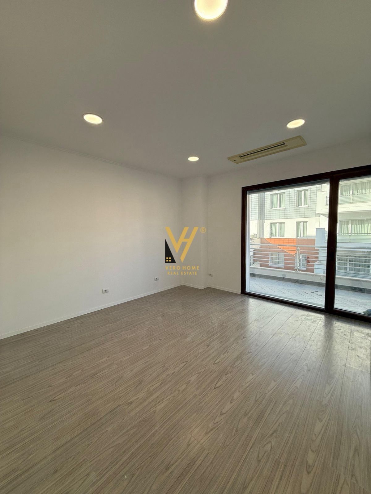 ZYRE 180 M2 QERA TE DELIJORGJI 250.000 LEKE